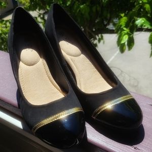 Suede Black Pumps